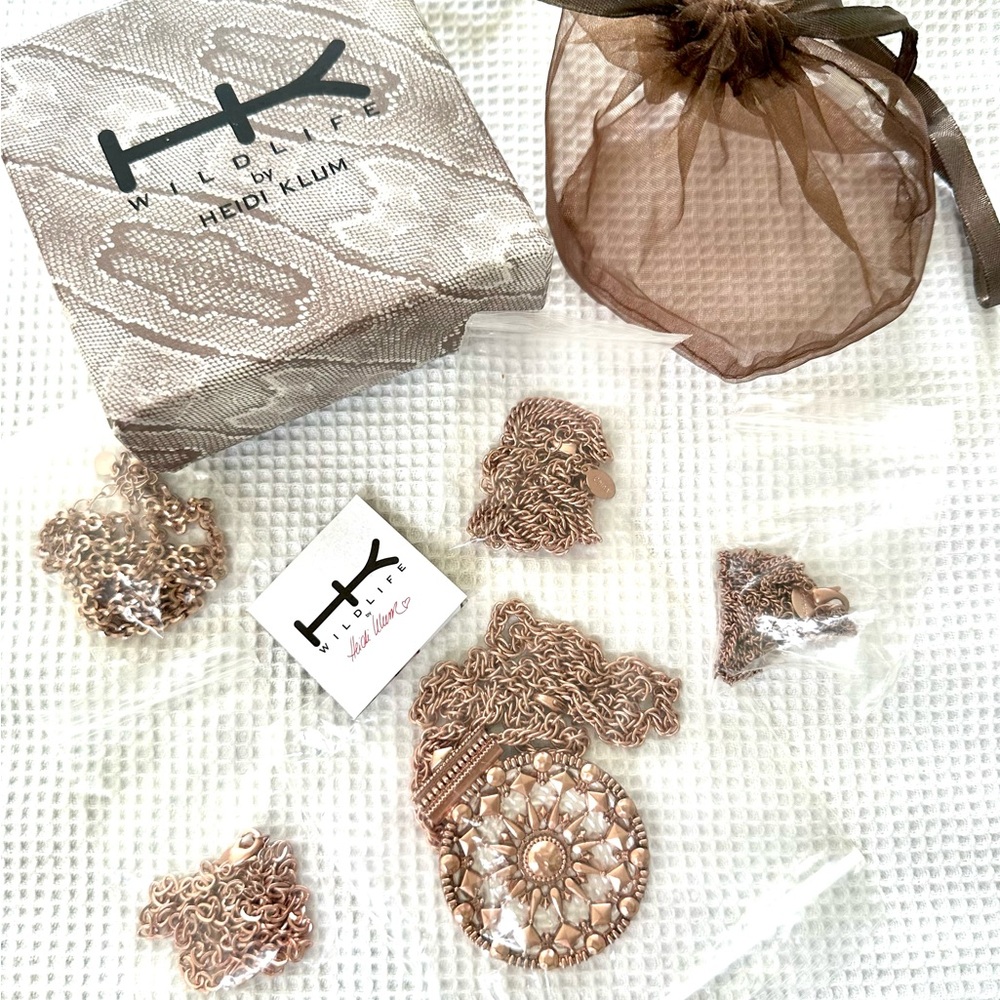 Wildlife by Heidi Klum Medallion Pendant Necklace 5 Rose Gold Tone Chains NIB - Picture 2 of 6